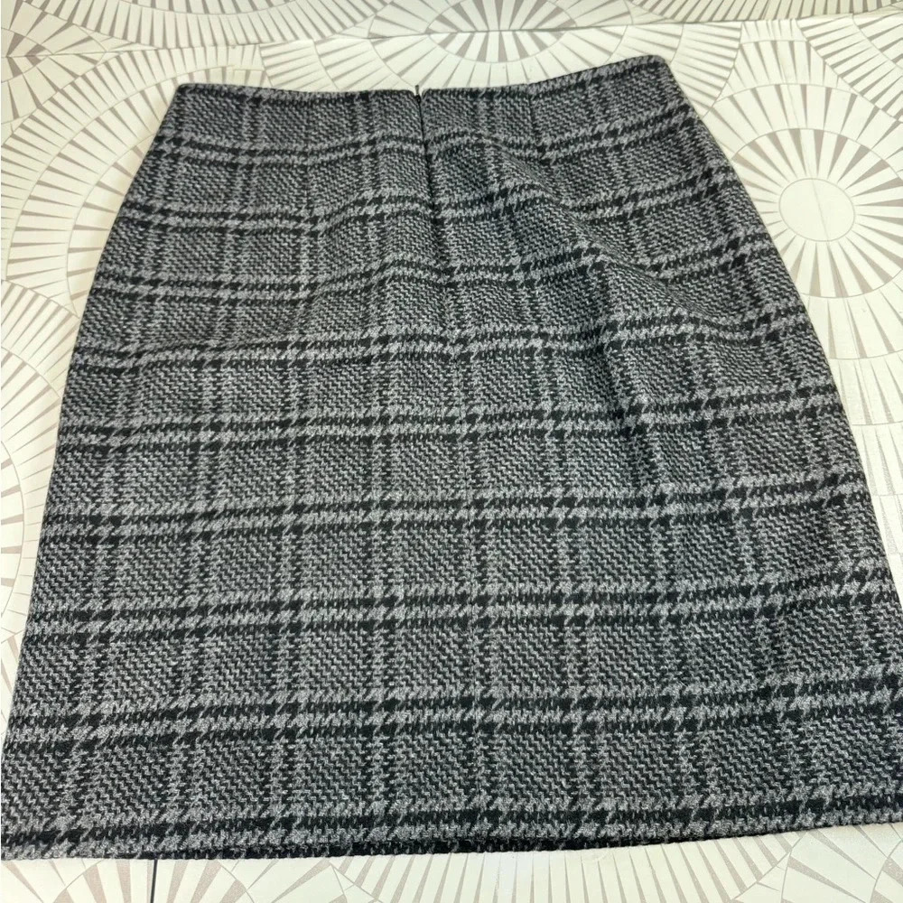Eddie Bauer Women’s Wool Blend Gray/Gray Lined Skirt Back Zipper Size 8